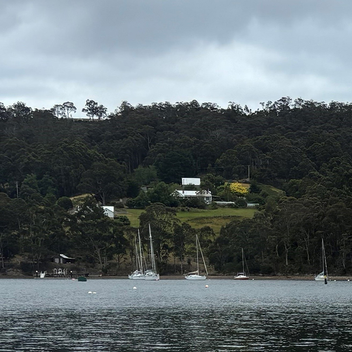 Hobart Scenic House Boat Accommodation | 61 Ferry Rd, Kettering TAS 7155, Australia | Phone: 0412 849 935