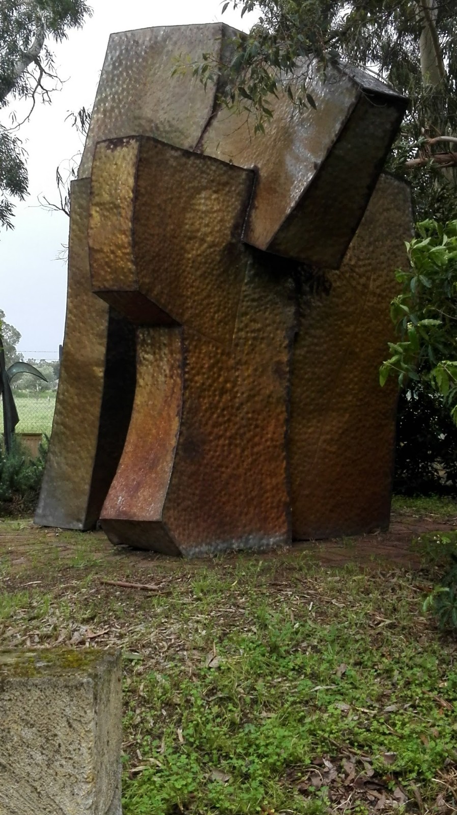 Gomboc Gallery Sculpture Park | art gallery | 50 James Rd, Middle Swan WA 6056, Australia | 0892743996 OR +61 8 9274 3996
