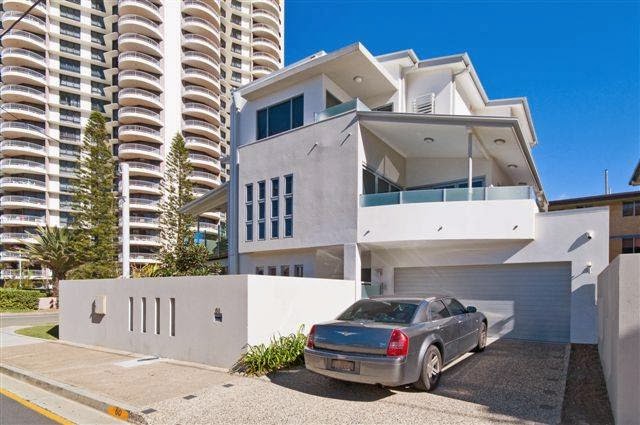 Villa Garfield | 60 Garfield Terrace, Surfers Paradise QLD 4217, Australia | Phone: 0418 720 849