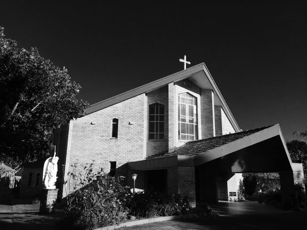 St Michaels Catholic Church | church | 29 Banks Ave, Daceyville NSW 2032, Australia | 0293491292 OR +61 2 9349 1292