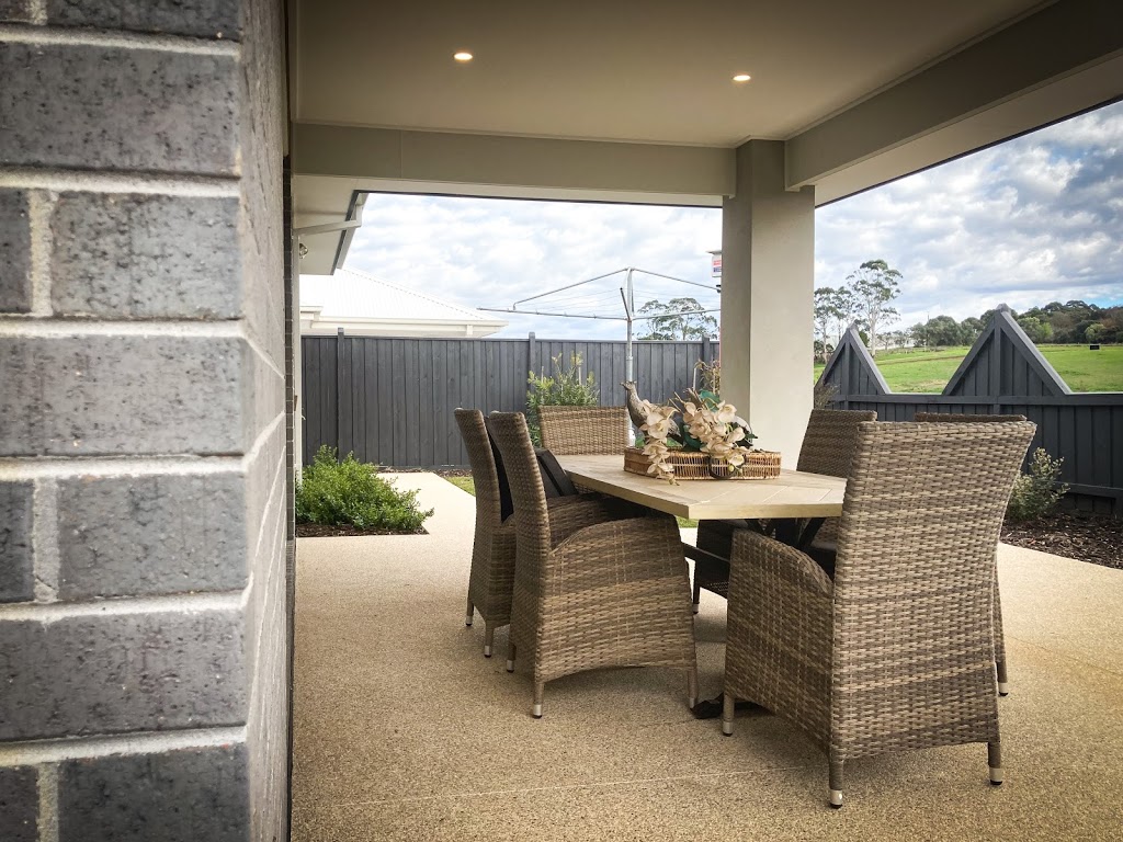 Beachwood Homes - Ferntree Ridge Display | 15 King Parrot Bvd, Drouin VIC 3818, Australia | Phone: 0416 119 281