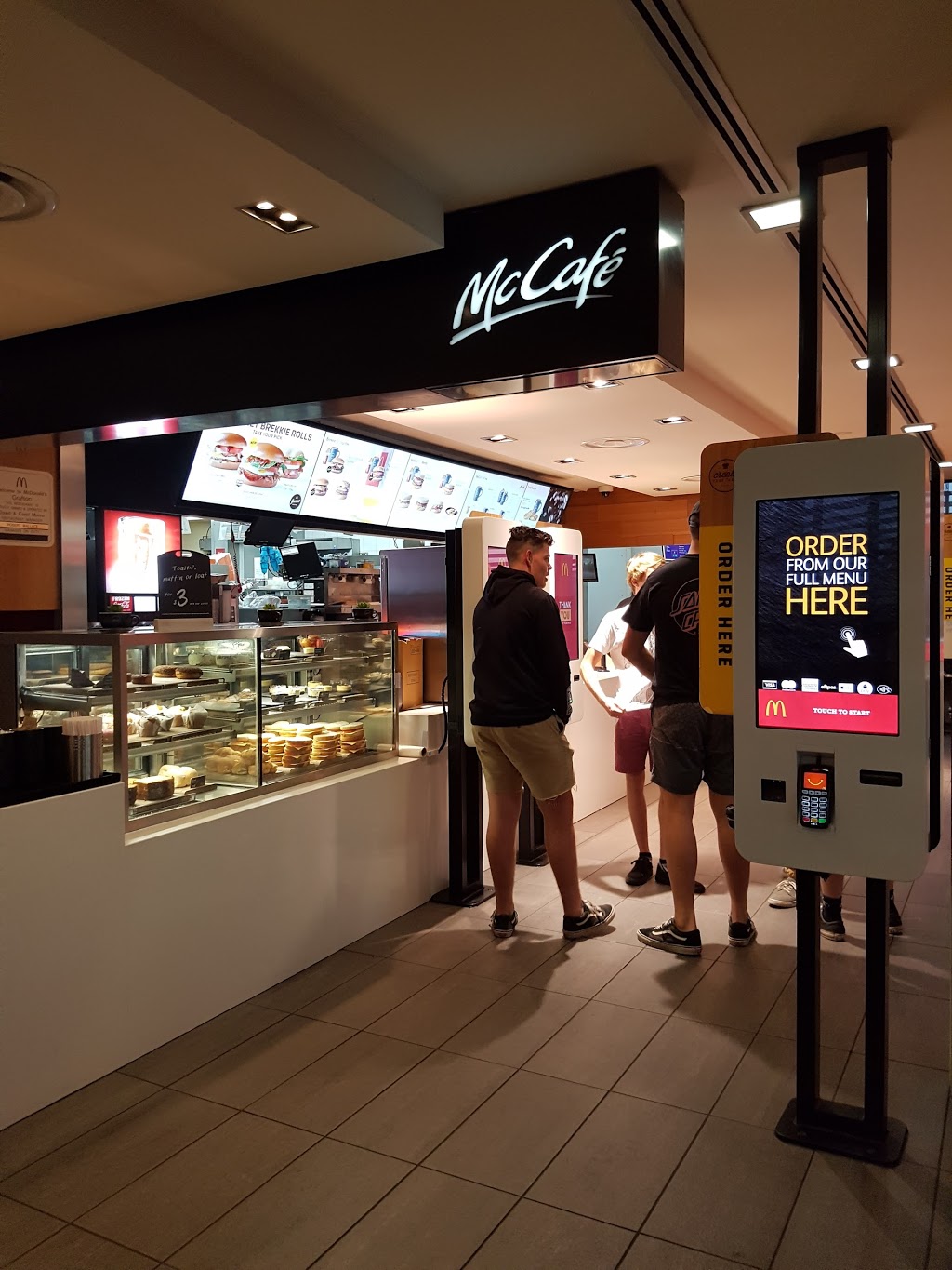 McDonalds Grafton | meal takeaway | Cnr Pacific Highway &, Spring St, Grafton NSW 2460, Australia | 0266433132 OR +61 2 6643 3132