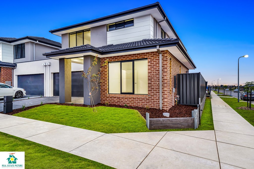 Real Estate Photographer Videographer | 20 Andrea Cres, Cranbourne North VIC 3977, Australia | Phone: 0433 346 651