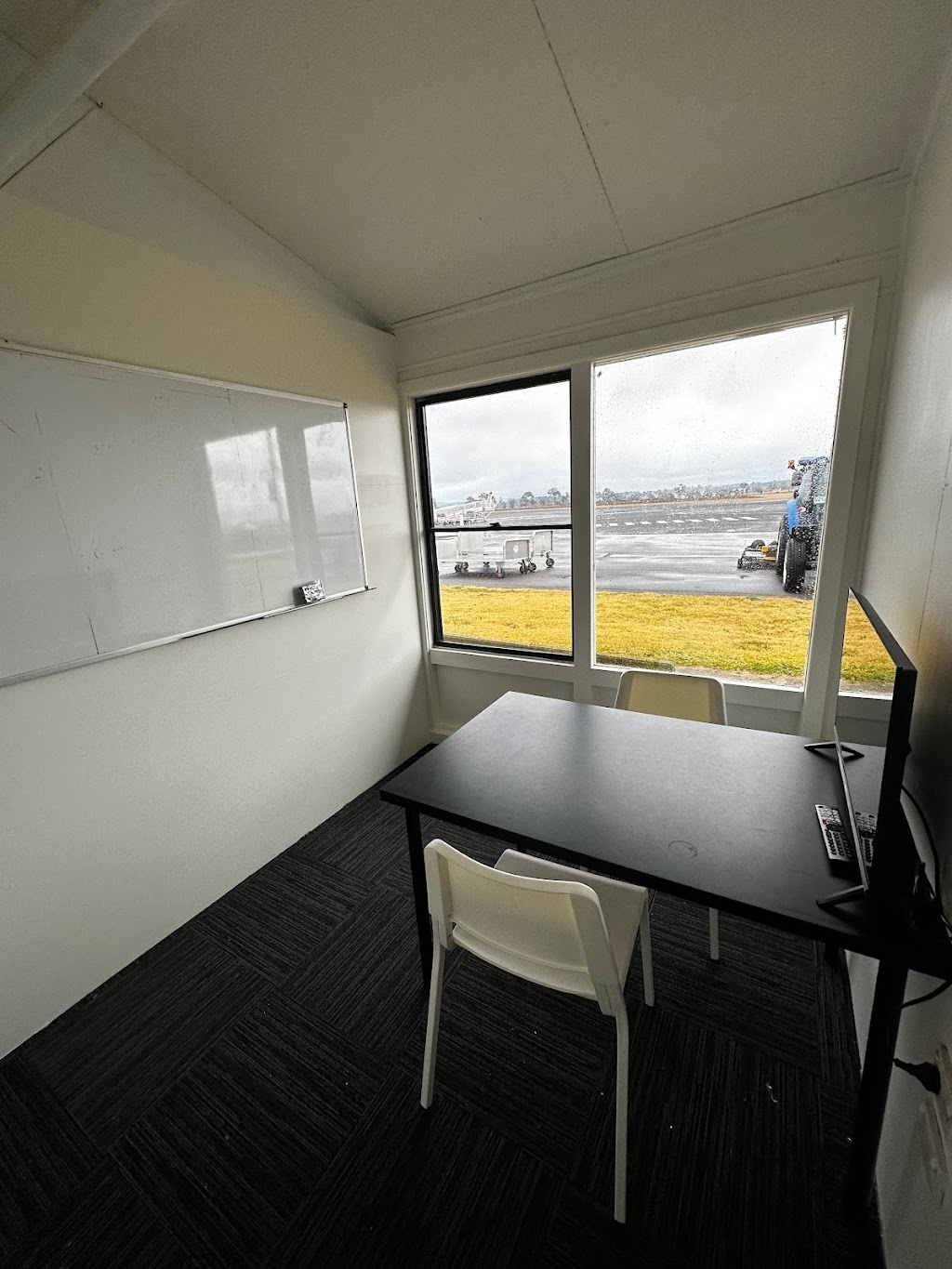 White Star Aviation Armidale | 11 Peter Monley Drive, Armidale NSW 2350, Australia | Phone: 1300 435 997