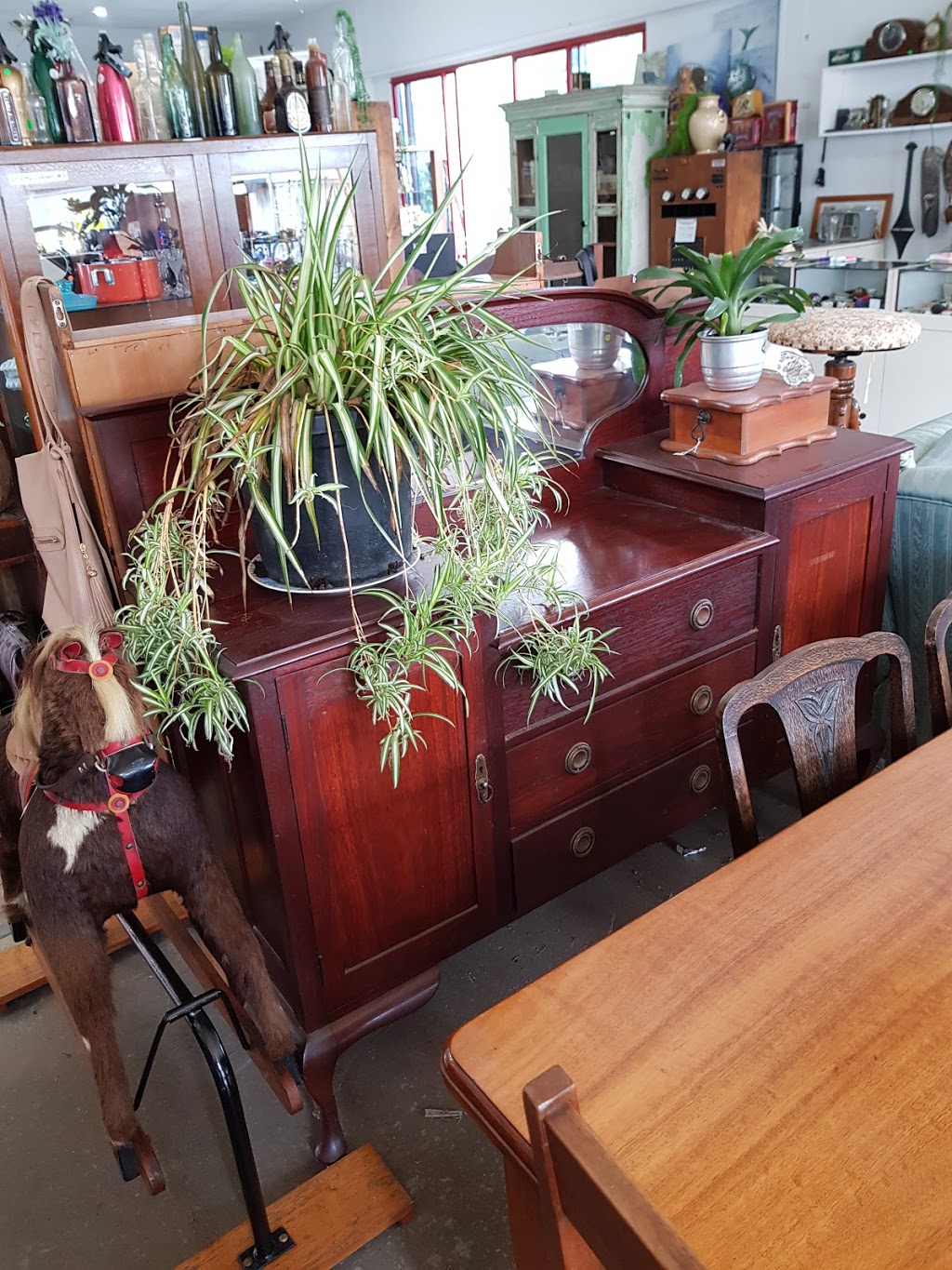 Pomona Rockin Relics Antiques Barn | 17 Factory St, Pomona QLD 4568, Australia | Phone: 0411 244 580