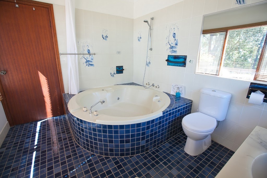 Chalet Swisse Spa | spa | 676 The Ridge Rd, Malua Bay NSW 2536, Australia | 0244713671 OR +61 2 4471 3671