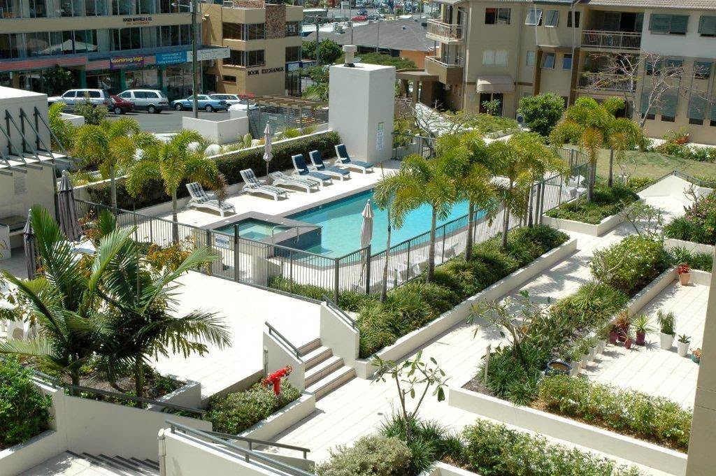 The Village Apartments | 4/4 Park Ave, Burleigh Heads QLD 4220, Australia | Phone: (07) 5520 5400