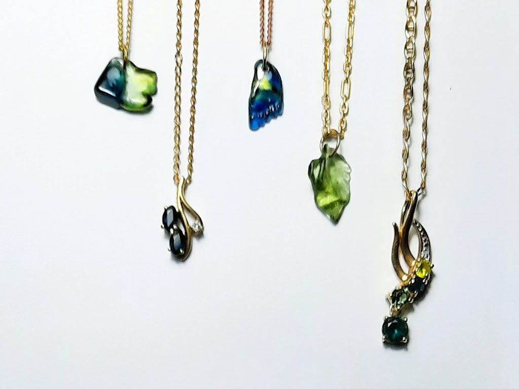 True Blue Gems and Stone Carvings | 223 Rockhound Rd, The Gemfields QLD 4702, Australia | Phone: 0419 107 545