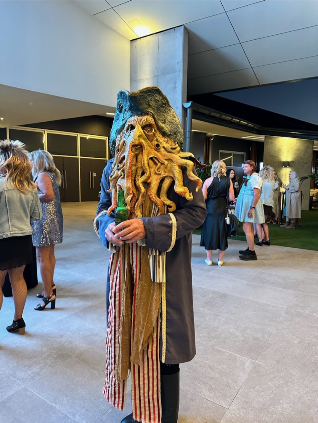 Shakespears Wardrobe | 294 Bloomfield St, Cleveland QLD 4163, Australia | Phone: (07) 3821 1688