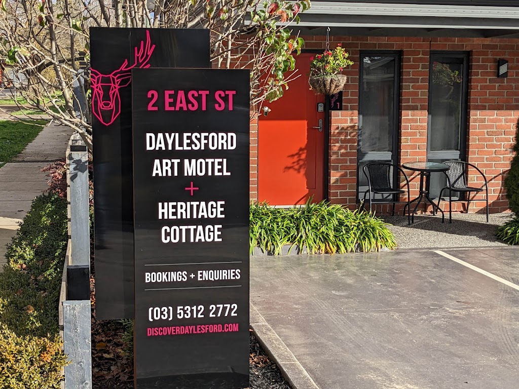 Daylesford Art Motel | 2 East St, Daylesford VIC 3460, Australia | Phone: (03) 5312 2772