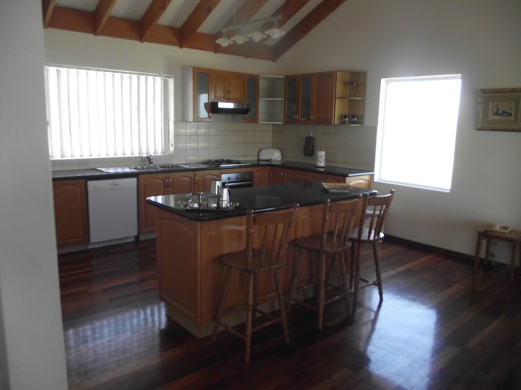 Villa Damore Holiday Home | 220 Ocean Dr, Quinns Rocks WA 6030, Australia | Phone: (08) 9562 1340