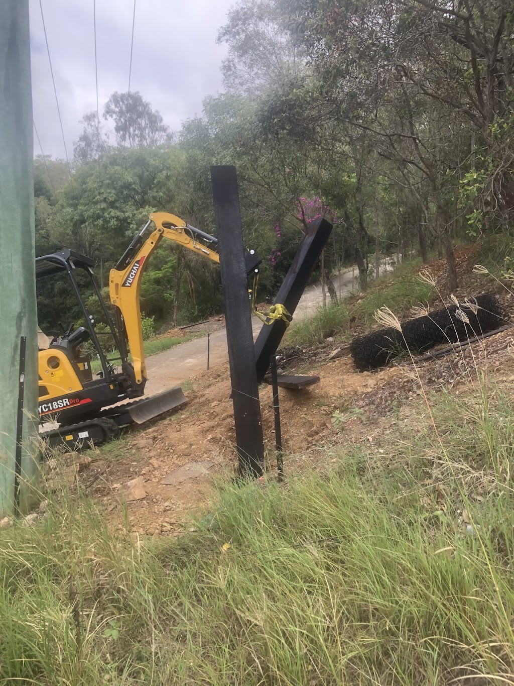 Hillview Digger Hire and Landscaping Services | 9 Hillview Cres, Bahrs Scrub QLD 4207, Australia | Phone: 0427 729 688