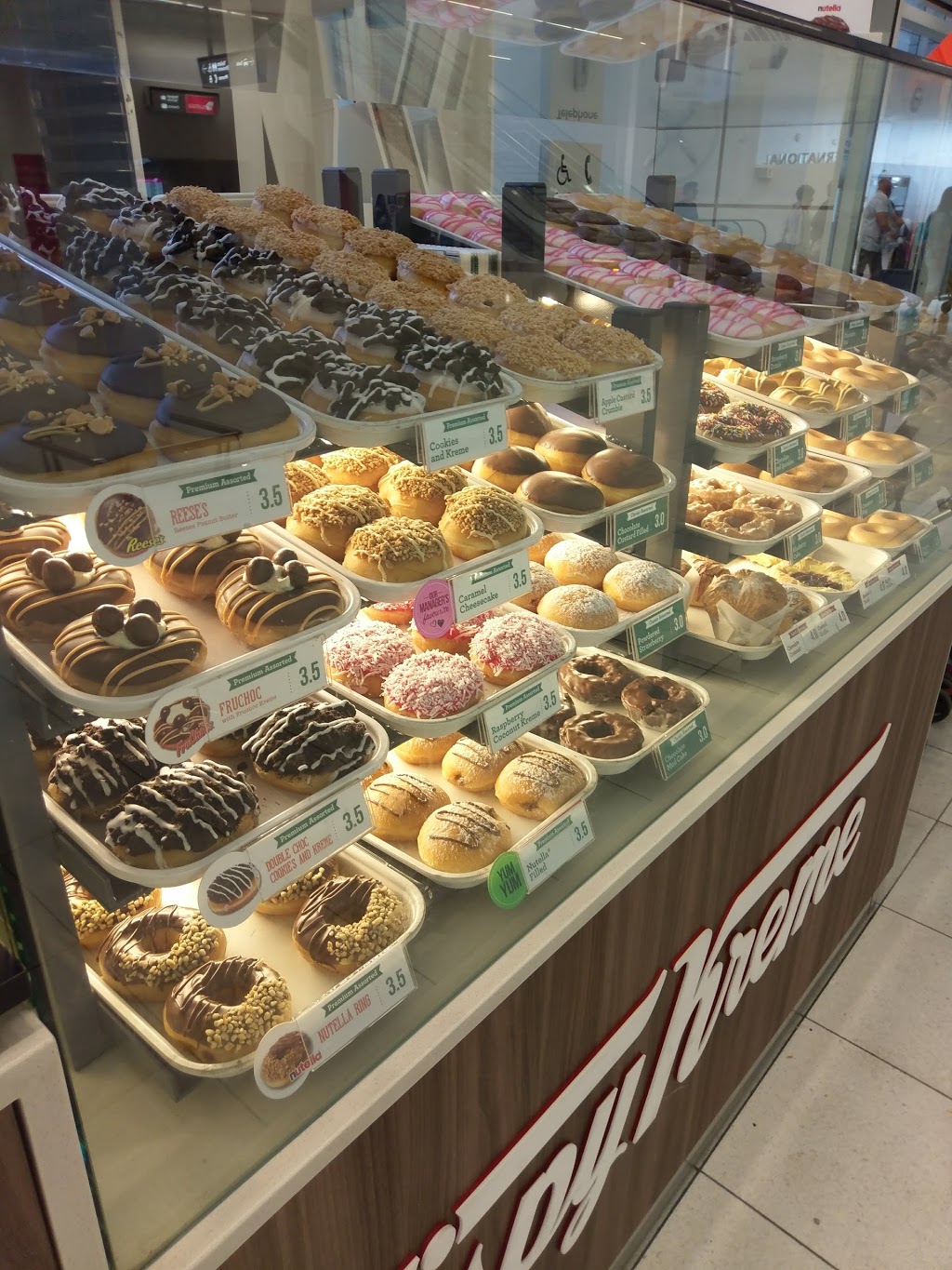 Krispy Kreme Adelaide Airport | cafe | Sports Ground Access, Adelaide Airport SA 5950, Australia | 0882005736 OR +61 8 8200 5736