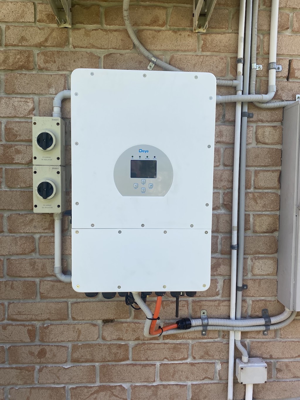 Level Electrical & Solar Arundel | 23 Expansion St, Molendinar QLD 4214, Australia | Phone: (07) 5657 9443