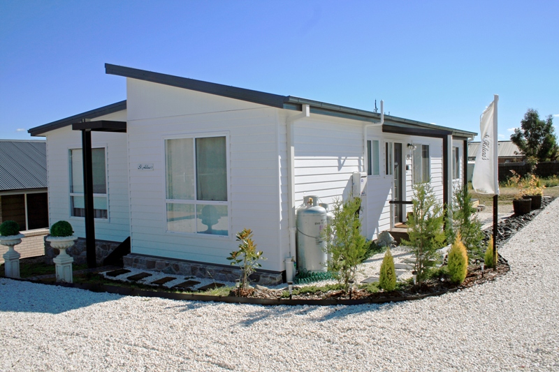 St Helenas | lodging | 5 Twynam St, Jindabyne NSW 2627, Australia | 0264513333 OR +61 2 6451 3333