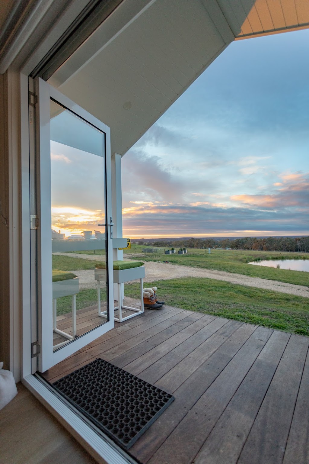 Banjos Cabin Gippsland B&B | 1177 Heyfield-Seaton Rd, Seaton VIC 3858, Australia | Phone: 0411 524 227