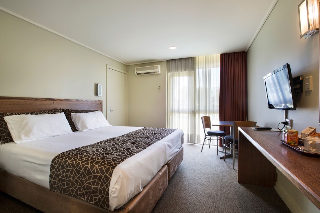 Coolaroo Hotel | restaurant | Barry Rd & Maffra St, Coolaroo VIC 3048, Australia | 0393093211 OR +61 3 9309 3211
