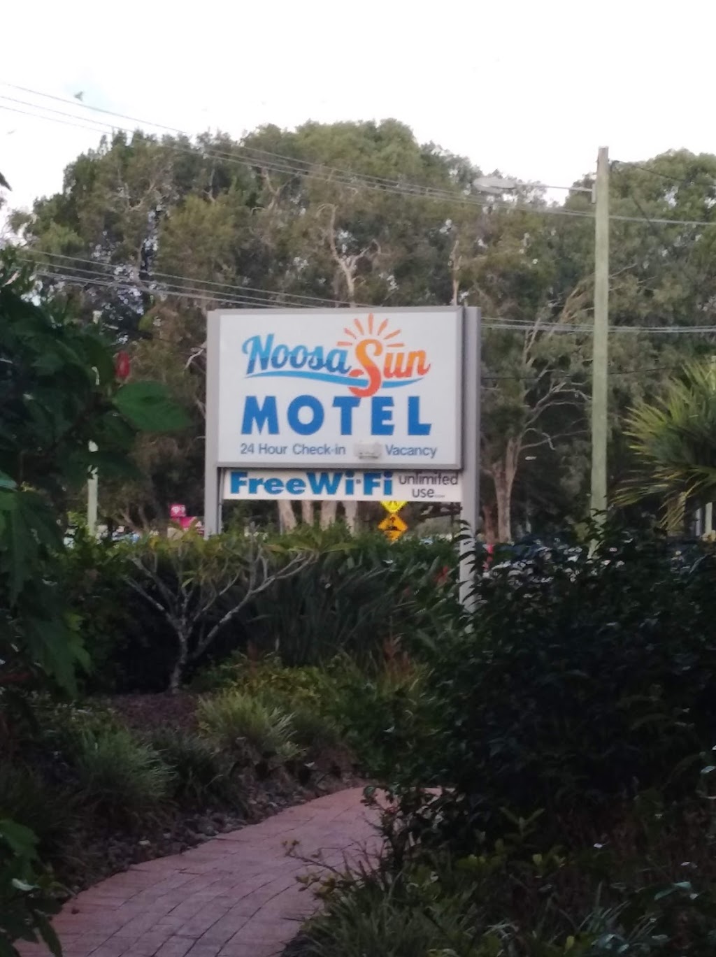Noosa Sun Motel | 131 Gympie Terrace, Noosaville QLD 4566, Australia | Phone: (07) 5474 0477