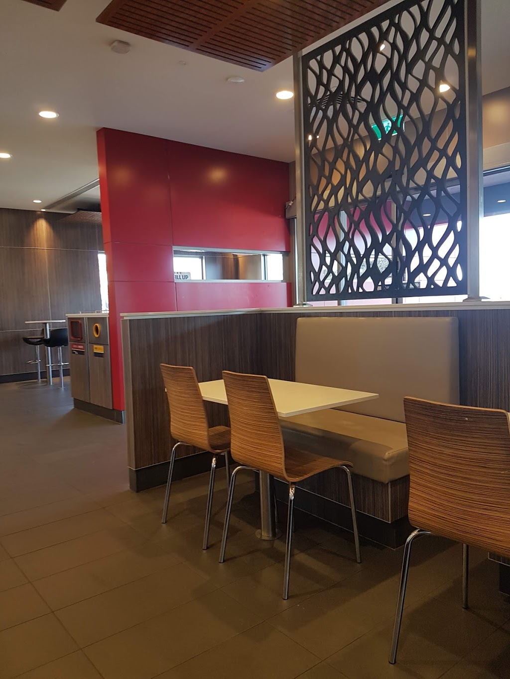 KFC Brimbank | meal takeaway | 72 Neale Rd, Deer Park VIC 3023, Australia | 0383904396 OR +61 3 8390 4396