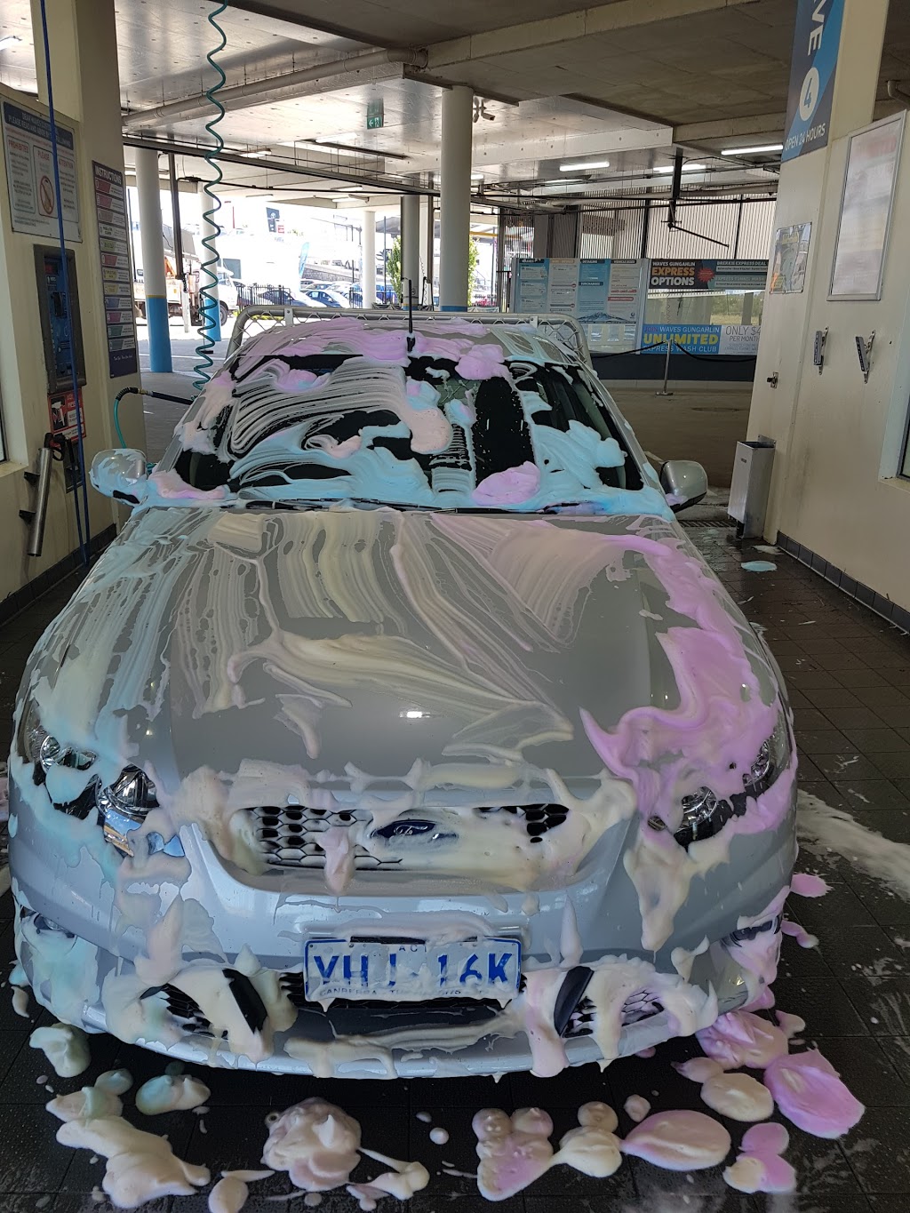 Waves Car Wash | car wash | 5 OBrien Pl, Gungahlin ACT 2912, Australia | 0262623955 OR +61 2 6262 3955
