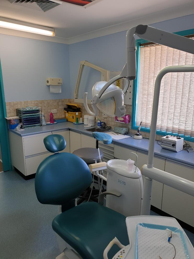 Dr. Peter Sidhom / Dr S Snars / Dr M Looyschelder (Smith Street  | dentist | 180 Smith St, South Penrith NSW 2750, Australia | 0247321244 OR +61 2 4732 1244