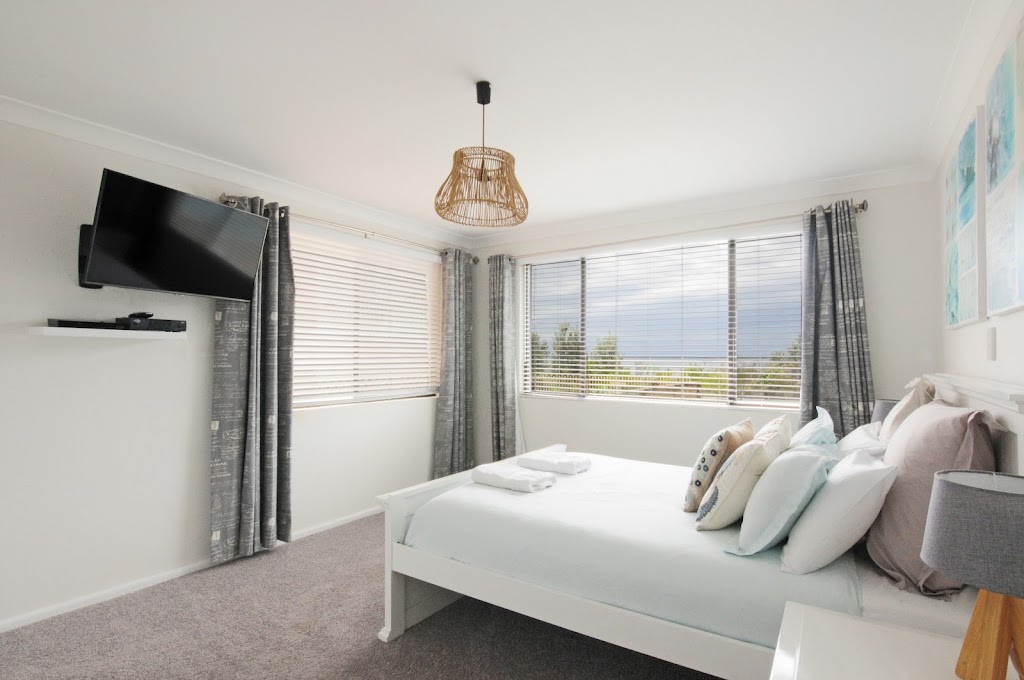 Bella Blu Beach House Vincentia | 126 Elizabeth Dr, Vincentia NSW 2540, Australia | Phone: (203) 803-8322