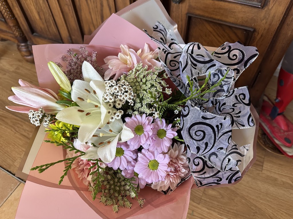 Florist gump flowers | 13 Prince St, Rosedale VIC 3847, Australia | Phone: 0402 138 639
