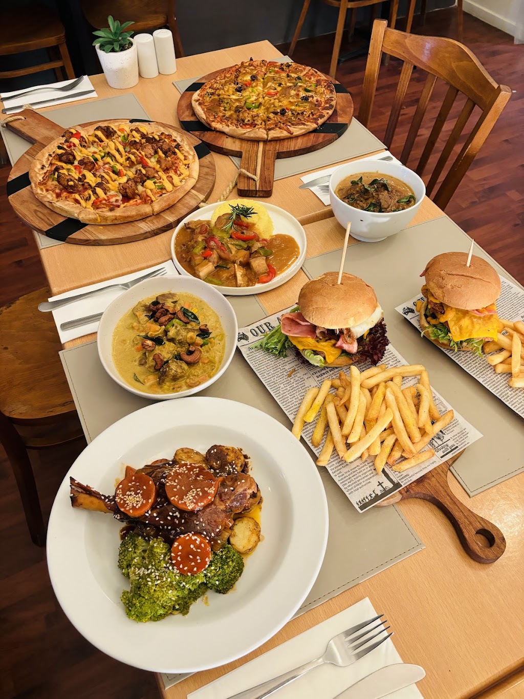 Gavees Kitchen & Pizzario | 92 Ridgway, Mirboo North VIC 3871, Australia | Phone: (03) 5668 1467