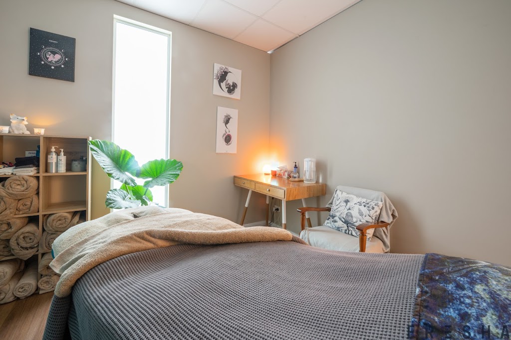 White Fox Massage & Wellness | Shop 4/1 Staples Cres, Lawson NSW 2783, Australia | Phone: 0435 038 587