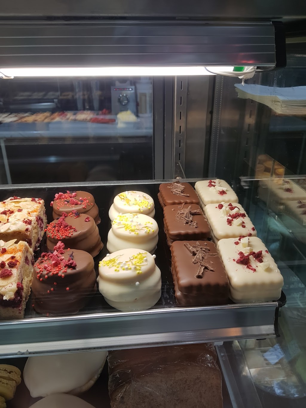 ADs Bakery Cafe | bakery | 3 Exford Rd, Melton South VIC 3338, Australia | 0387327646 OR +61 3 8732 7646