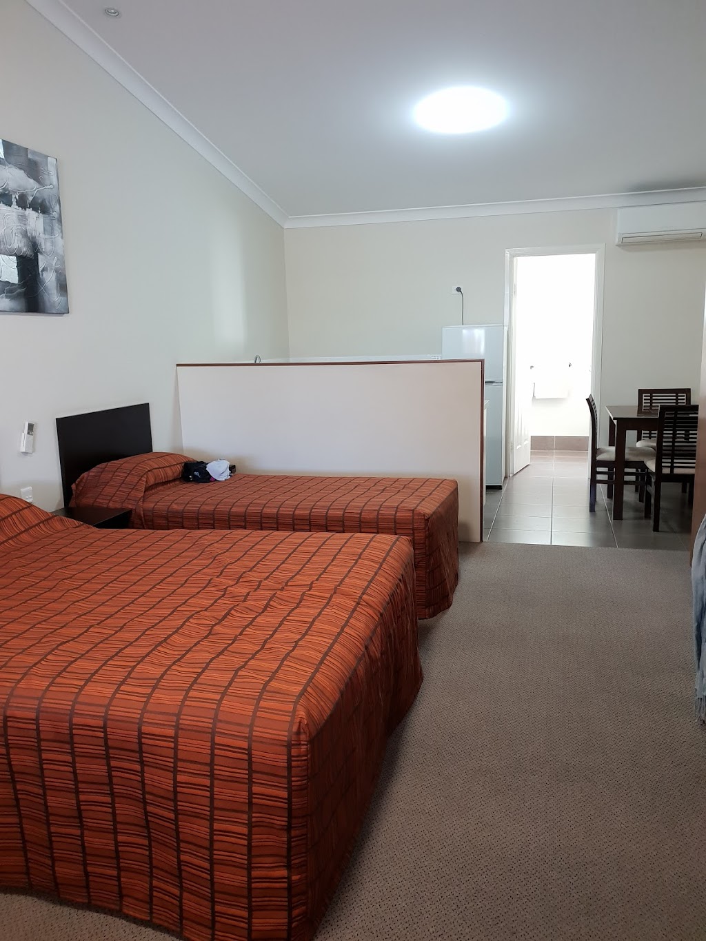 Roma Explorers Inn | 44778 Warrego Hwy, Roma QLD 4455, Australia | Phone: (07) 4620 1400