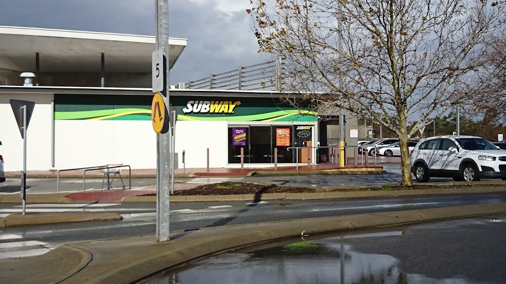 Subway | restaurant | 23/25 Meadow Springs Dr, Meadow Springs WA 6210, Australia | 0895842104 OR +61 8 9584 2104