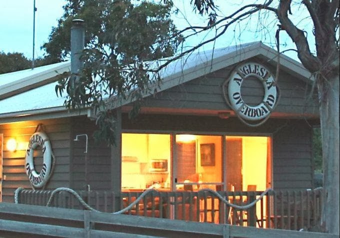 Anglesea Overboard Seaside Cottage | lodging | 39 ODonohue Rd, Anglesea VIC 3230, Australia | 0352897424 OR +61 3 5289 7424
