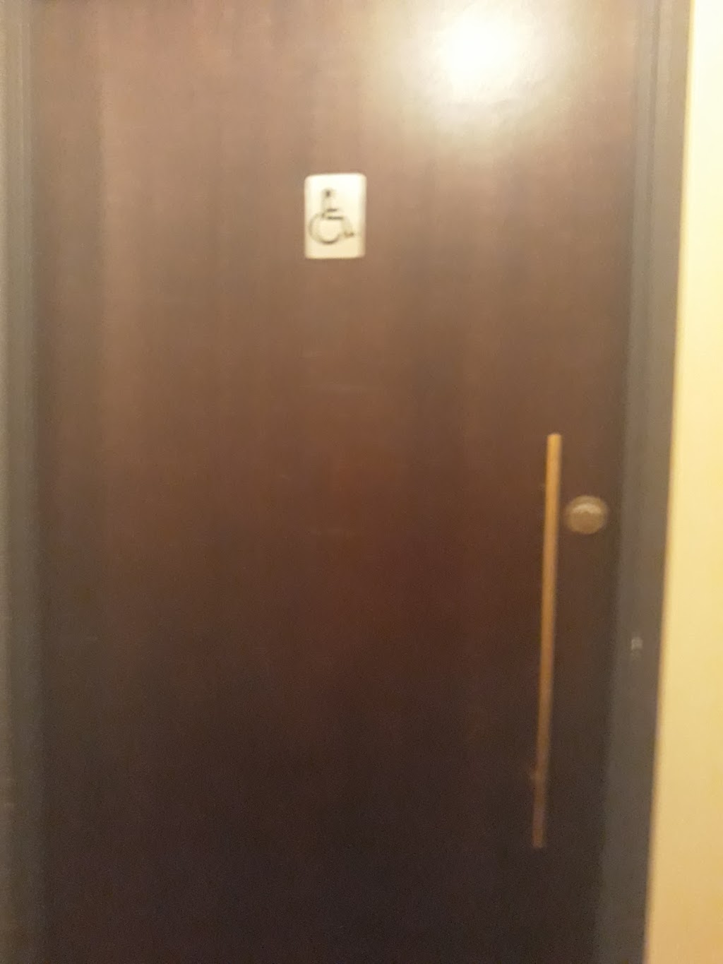 DISABLED TOILET | restaurant | Outback Steakhouse, 웬워스빌, 323 Great Western Hwy, South Wentworthville NSW 2145, Australia