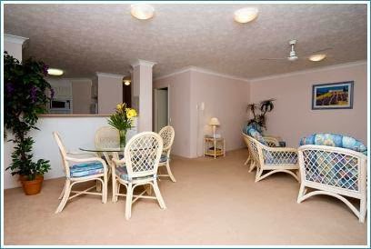 Koala Cove Holiday Apartments | 16 Djerral Ave, Burleigh Heads QLD 4220, Australia | Phone: 0422 050 919