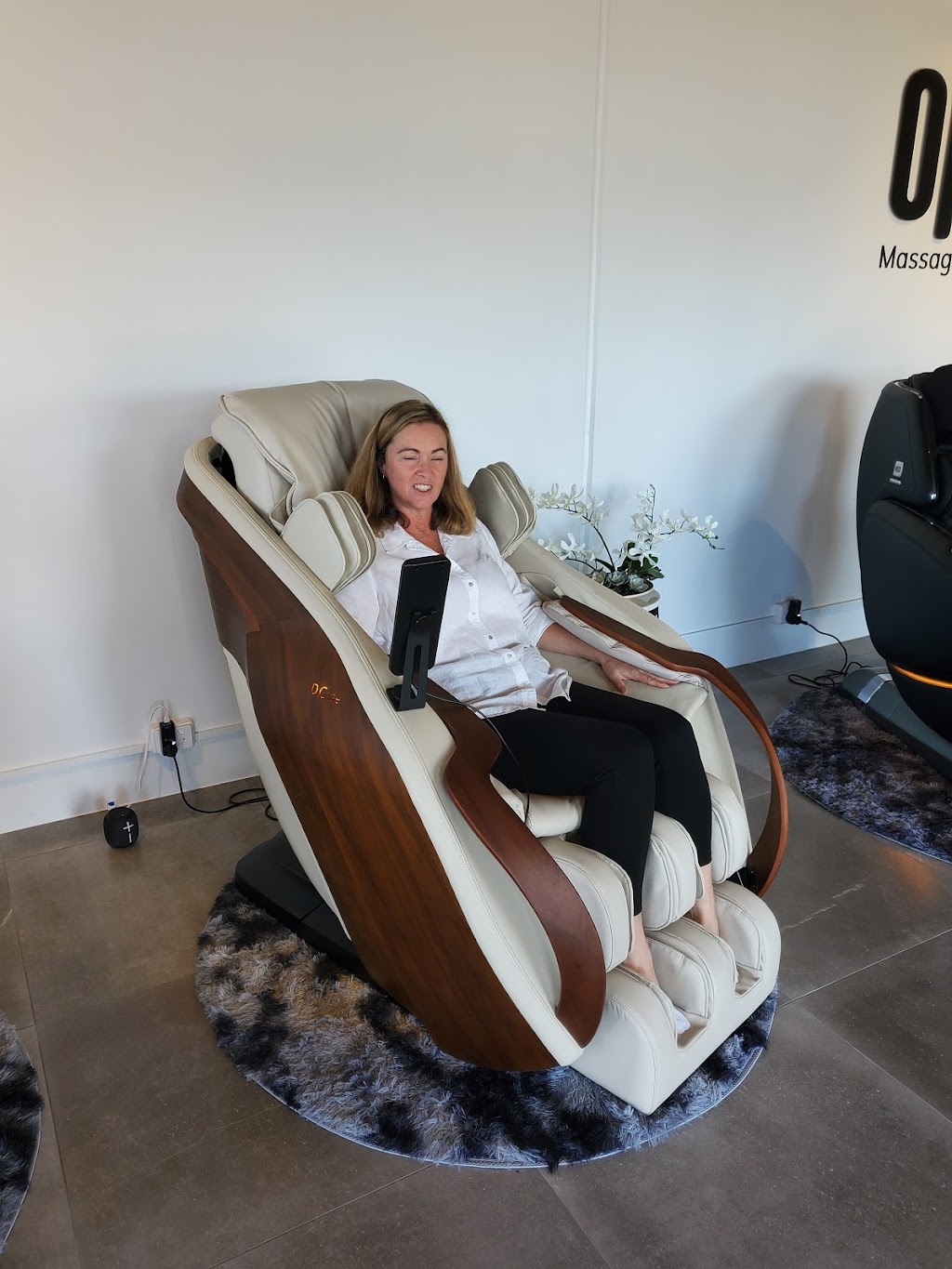 Relax For Life Massage Chairs | electronics store | Broadwater Plaza, 1/18 Broadwater Ave, Hope Island QLD 4212, Australia | 0733436548 OR +61 7 3343 6548