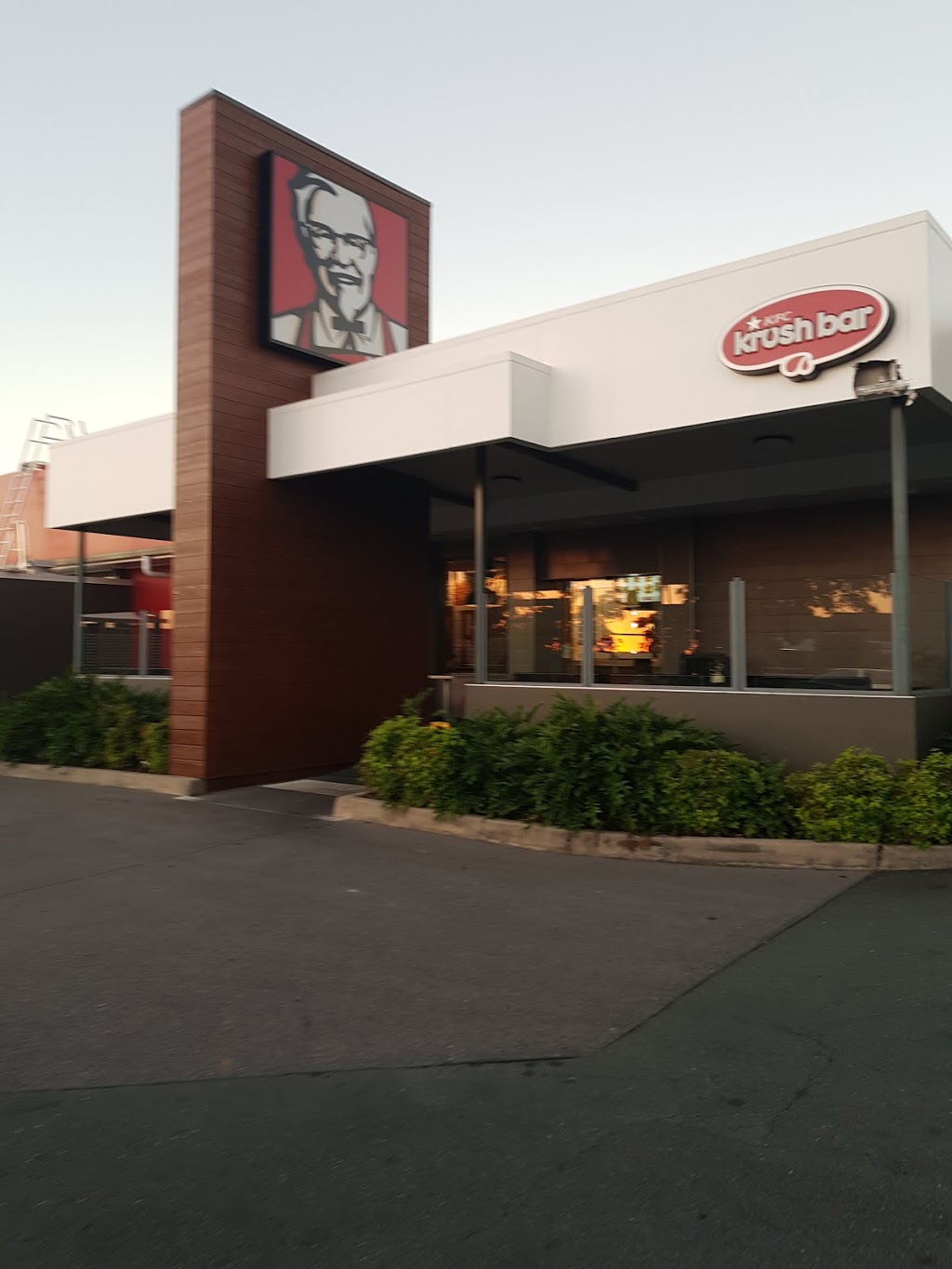 KFC Greenslopes | meal takeaway | 600 Logan Rd, Greenslopes QLD 4120, Australia | 0733978182 OR +61 7 3397 8182