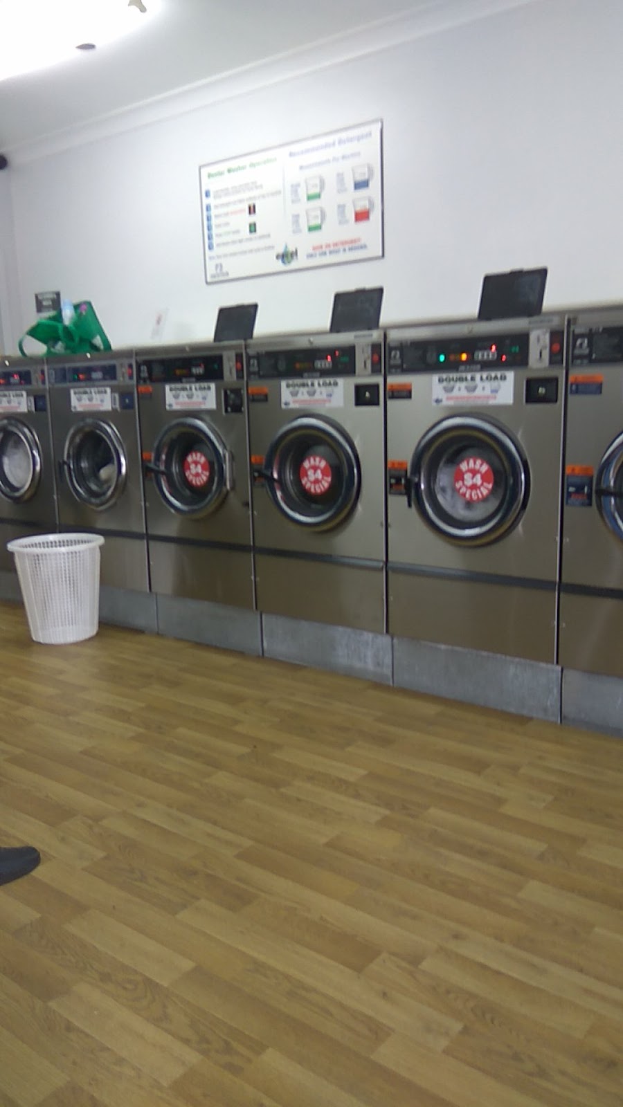 Greenslopes Laundromat | laundry | 4/582 Logan Rd, Greenslopes QLD 4120, Australia