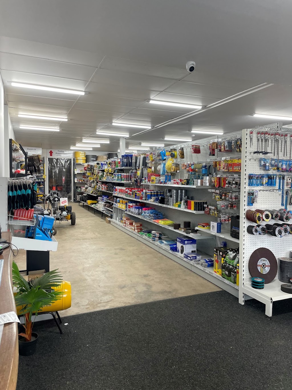 Hoadleys Hardware | 22 Adelaide St, Blayney NSW 2799, Australia | Phone: (02) 6361 2301
