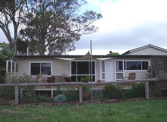Dairy Cottage, Armidale | lodging | 238 Bundarra Rd, Armidale NSW 2350, Australia | 0267721137 OR +61 2 6772 1137