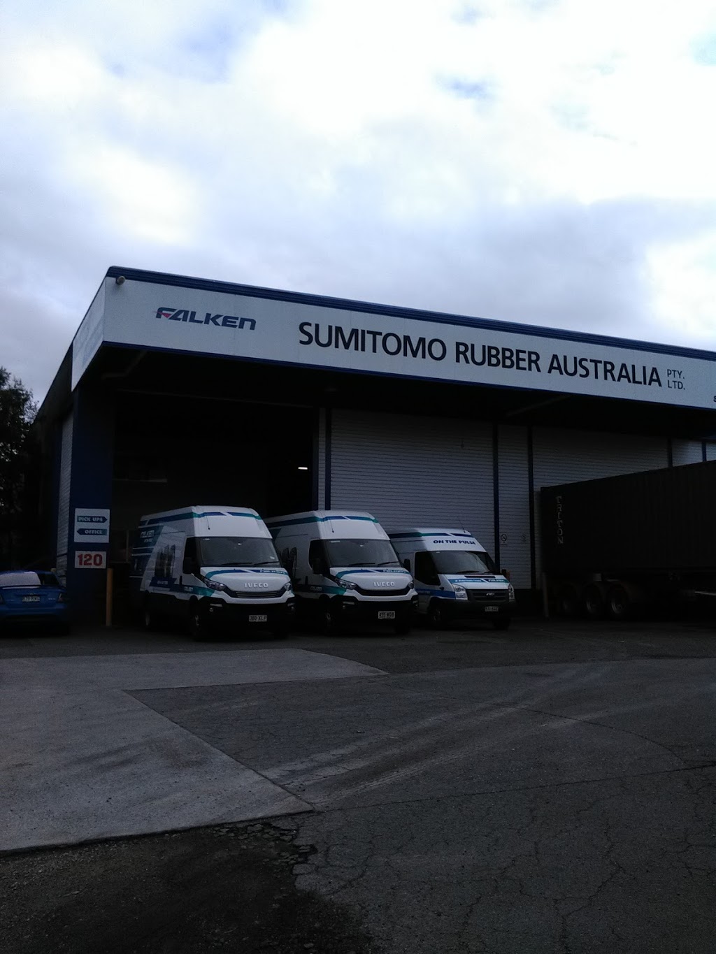 Transport Tyre Sales PTY Ltd. | storage | 120 Tennyson Memorial Ave, Tennyson QLD 4105, Australia | 0738481800 OR +61 7 3848 1800