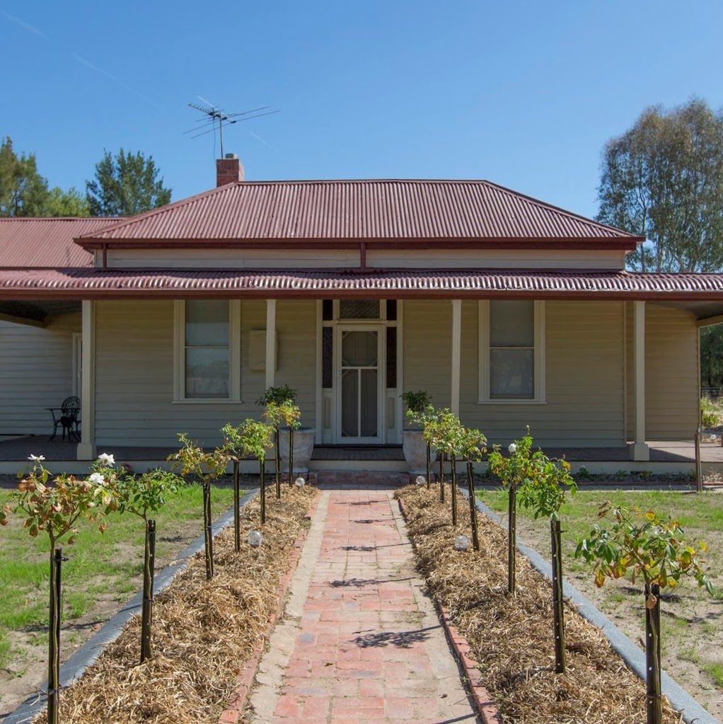 Emilys Cottage | lodging | 122 Londrigan-Tarrawingee Rd, Londrigan VIC 3678, Australia | 0357251340 OR +61 3 5725 1340