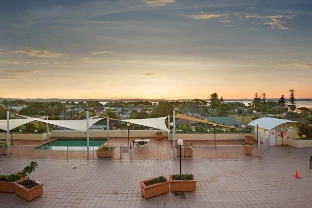 Waldorf The Entrance Serviced Apartments | 18 Coral St, The Entrance NSW 2261, Australia | Phone: (02) 4334 8800