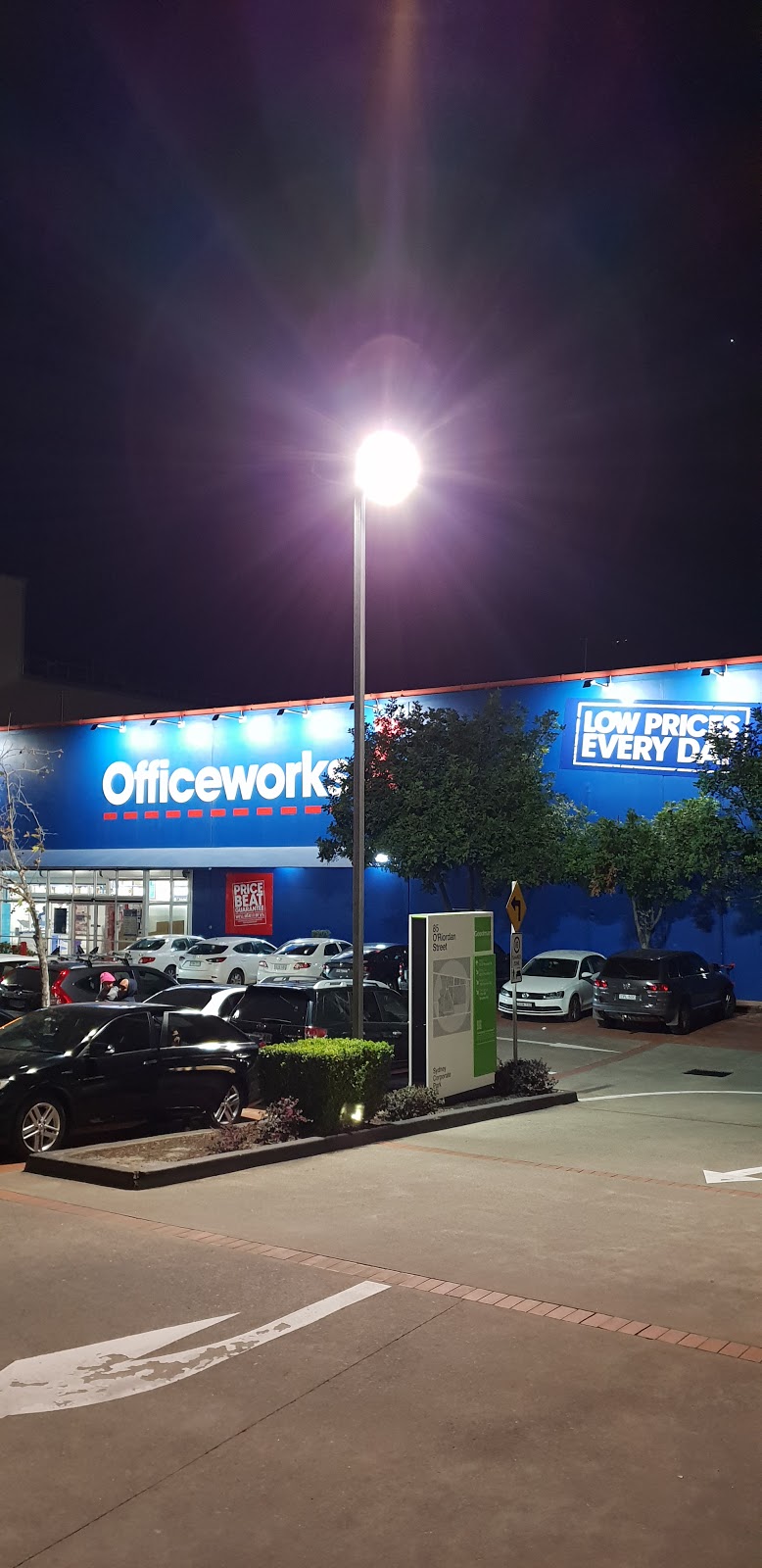 Officeworks Alexandria | electronics store | 91 ORiordan St, Alexandria NSW 2015, Australia | 0293819600 OR +61 2 9381 9600