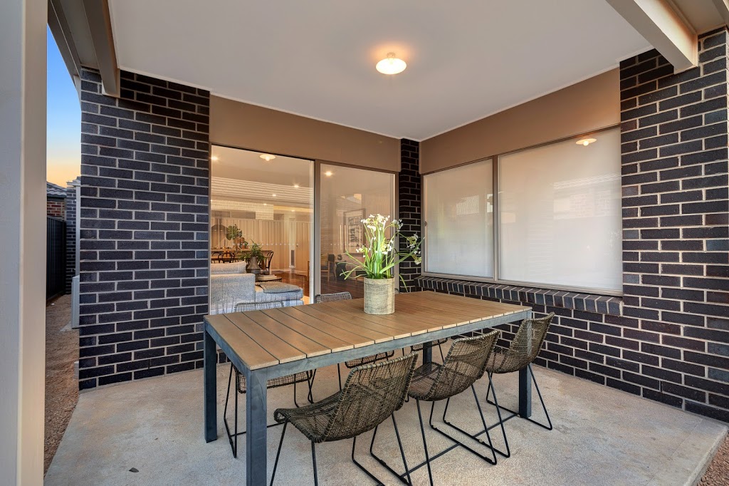 Peet Complete - Newhaven Display Home | 28 Voyager Bvd, Tarneit VIC 3029, Australia | Phone: 0488 863 304