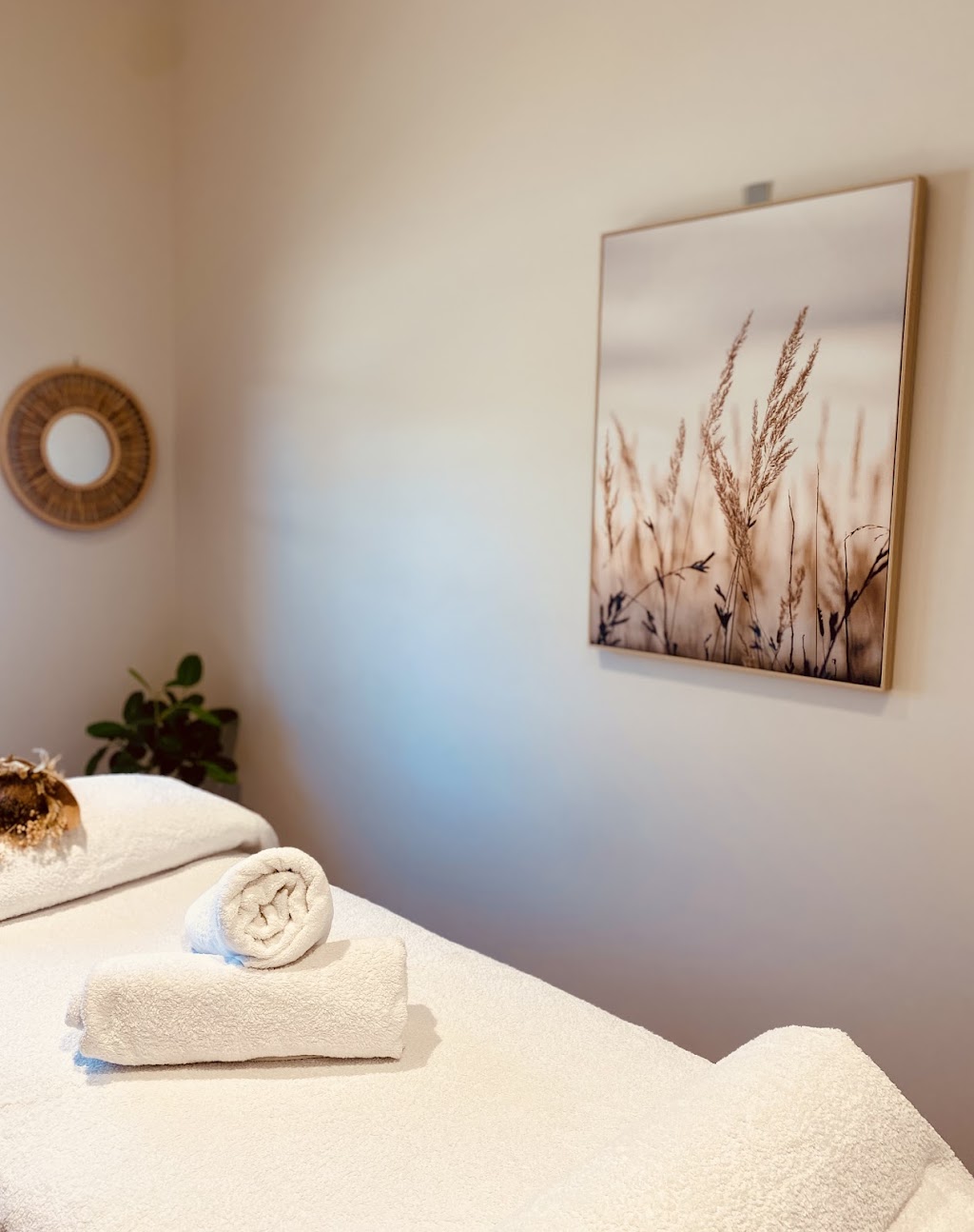 FLEUR MASSAGE THERAPY | FAIRWAY GARDENS WELLNESS CENTRE, 14 Upper Warrell Creek Rd, Macksville NSW 2447, Australia | Phone: 0497 838 862