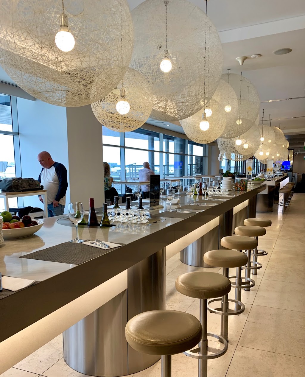 Qantas Business Lounge - Sydney Domestic Airport | cafe | Mascot NSW 2020, Australia | 0299529780 OR +61 2 9952 9780