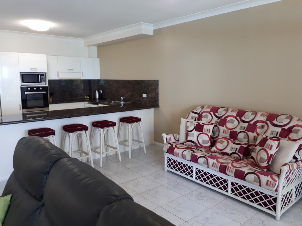 Trinity Beach Holiday Apartments | lodging | 26-30 Moore St, Trinity Beach QLD 4879, Australia | 0740000566 OR +61 7 4000 0566