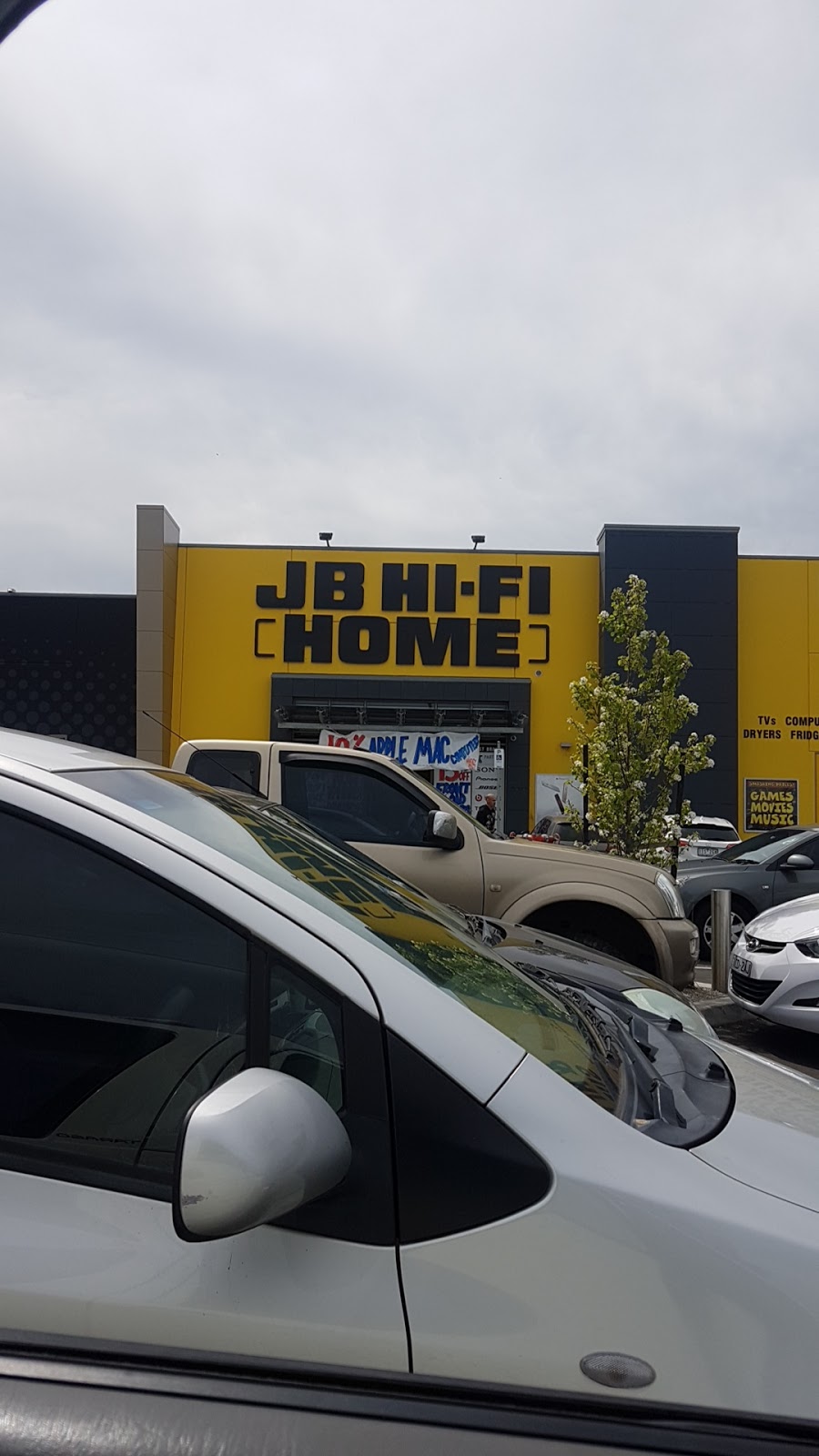 JB Hi-Fi | electronics store | Pakenham Lifestyle Centre, Store BG10, 825 Princes Hwy, Pakenham VIC 3810, Australia | 0359406800 OR +61 3 5940 6800