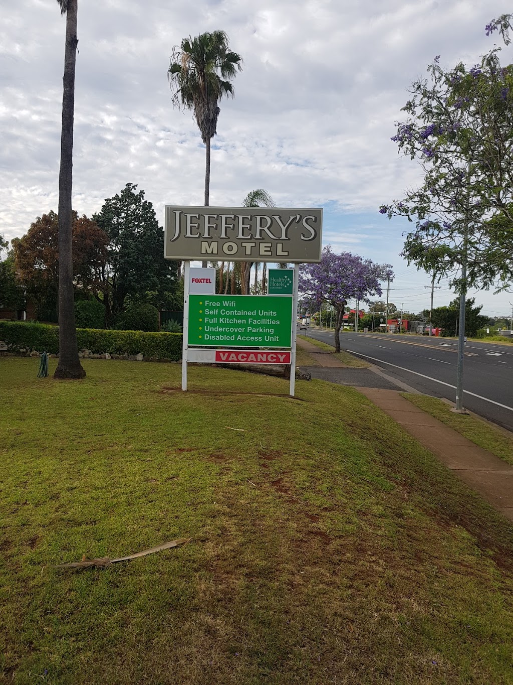 Jefferys Motel | 864 Ruthven St, Kearneys Spring QLD 4350, Australia | Phone: (07) 4635 5999